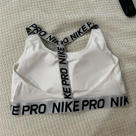 NWOT NIKE SPORTS BRA - Picture 2 of 4